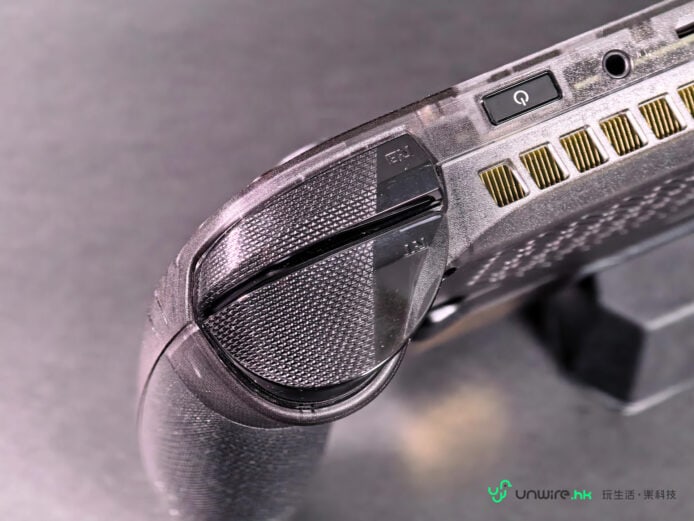 ROG XBOX Ally X20 評測 ROG XBOX Ally X20 半透機身設計.