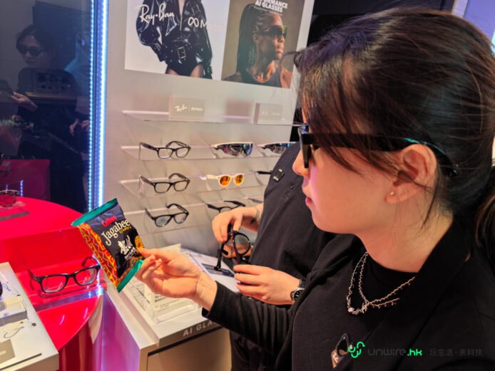 展示Ray-Ban智能眼鏡的店內場景.