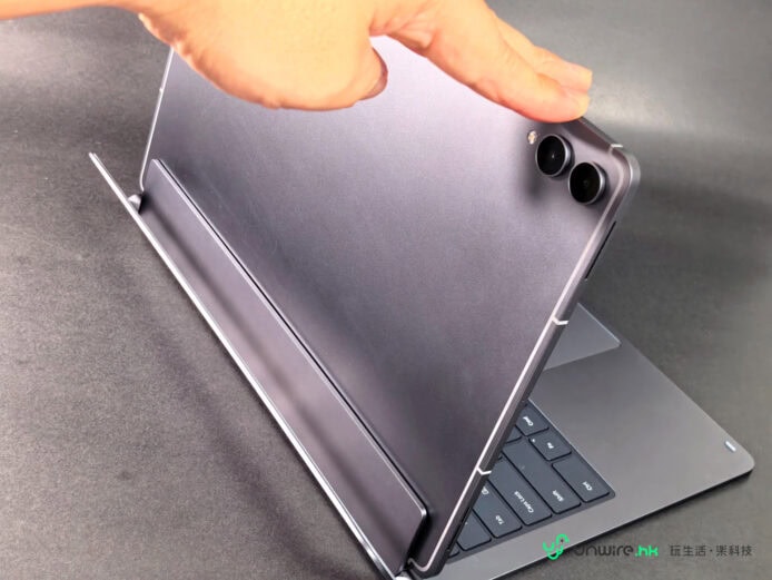 Samsung Galaxy Tab S12 Ultra 開 Samsung Galaxy Tab S12 Ultra 立式展示.