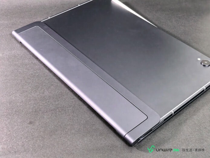 Samsung Galaxy Tab S12 Ultra Samsung Galaxy Tab S12 Ultra平板電腦側面圖.