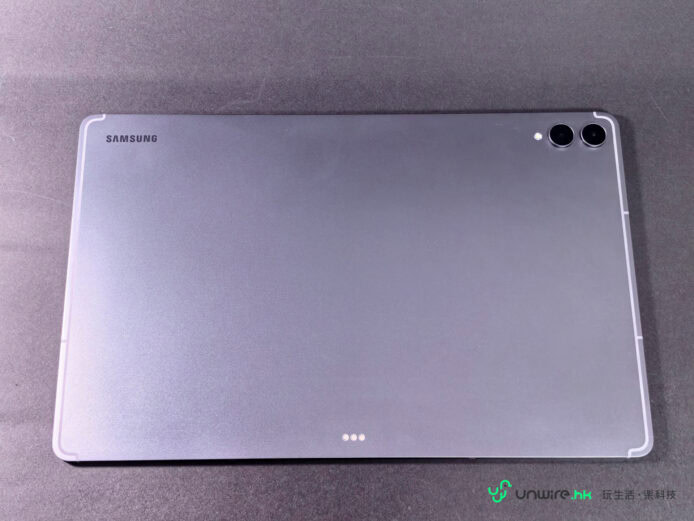 Samsung Galaxy Tab S12 Ultra Samsung Galaxy Tab S12 Ultra平放在桌面上.