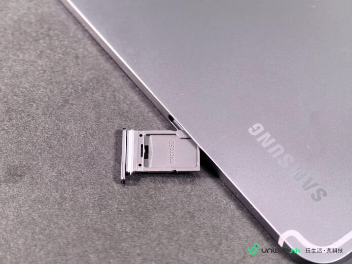 Samsung Galaxy Tab S12 Ultra Samsung Galaxy Tab S12 Ultra 插卡槽特寫.