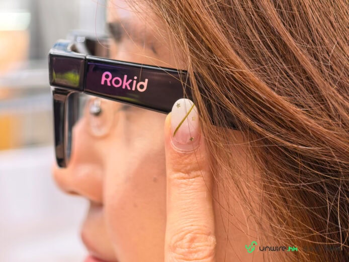 Rokid 智能眼鏡展示 Rokid 智能眼鏡佩戴者近照.