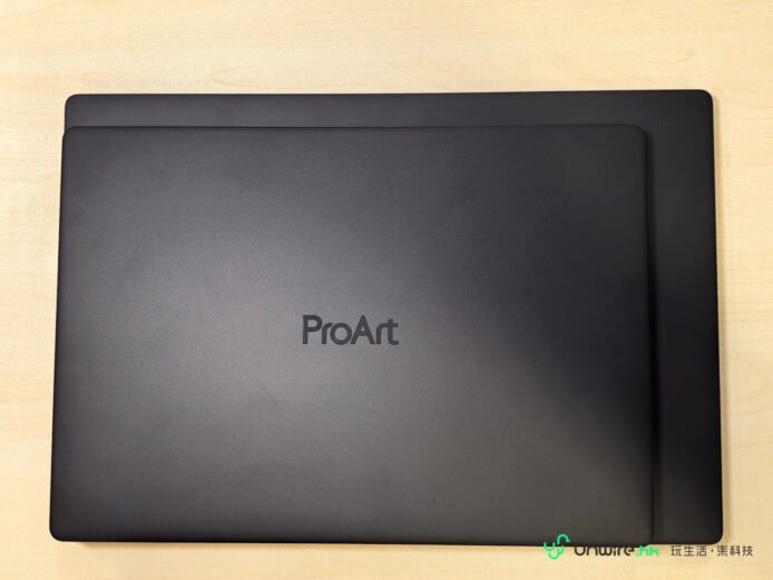 ProArt 筆電封面 ProArt 筆電封面,黑色設計.