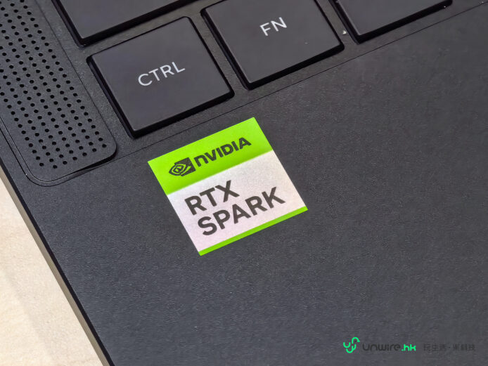 NVIDIA RTX Spark標籤 RTX Spark標籤貼在筆記本電腦上.