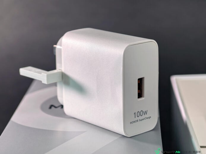 充電頭與插頭近拍 快速充電頭與插頭實拍.