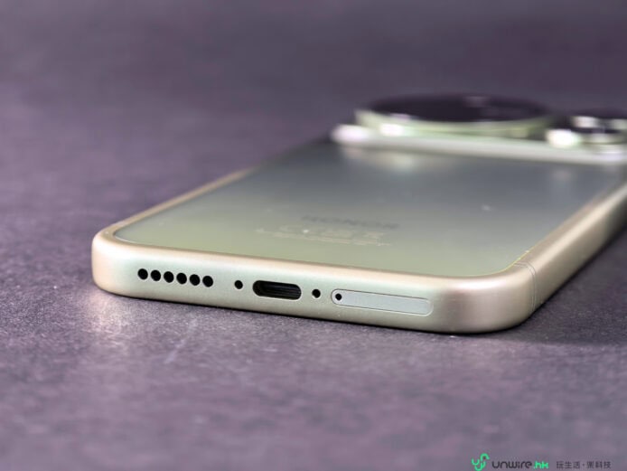 多焦段手機底部接口展現 IPhone 底部與側邊細節特寫.