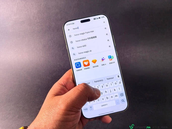 開箱:Honor 手機搜尋與操作 手持智慧型手機進行搜尋與打字.