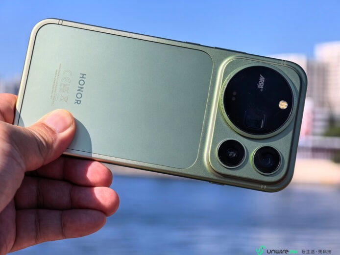 HONOR Magic9 Pro 後殼相機設計 綠色 HONOR 手機背面多鏡頭設計特寫.