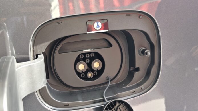 Denza D9 充電插座特寫 Denza D9 電動車充電插座特寫.
