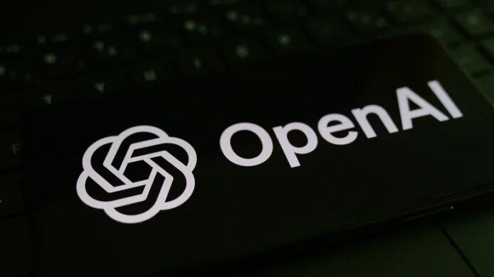 OpenAI 標誌與字樣在黑色背景上.