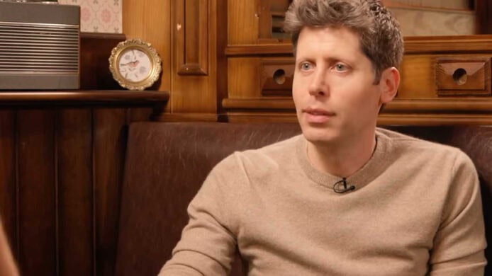 Sam Altman 對談片段，坐於木質沙發前.