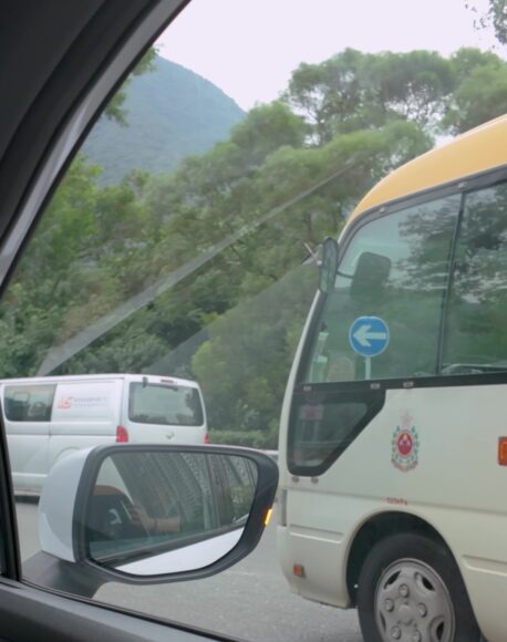 東涌無人駕駛士 東涌道路上的無人駕駛士車輛.