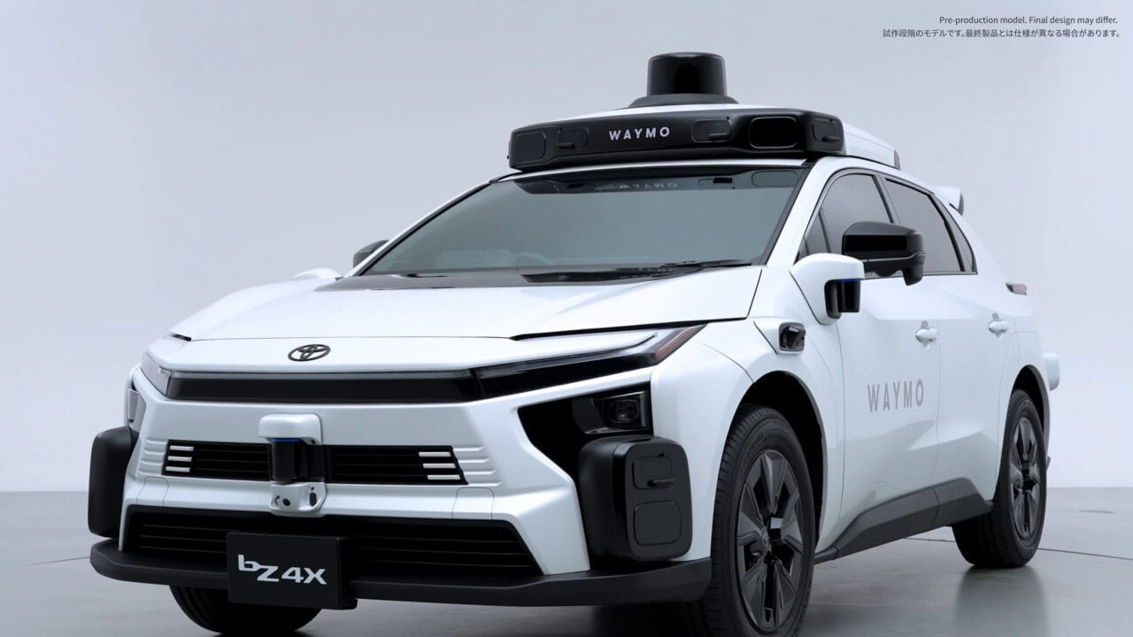 Waymo 自動駕駛電動 SUV 車身亮白色.