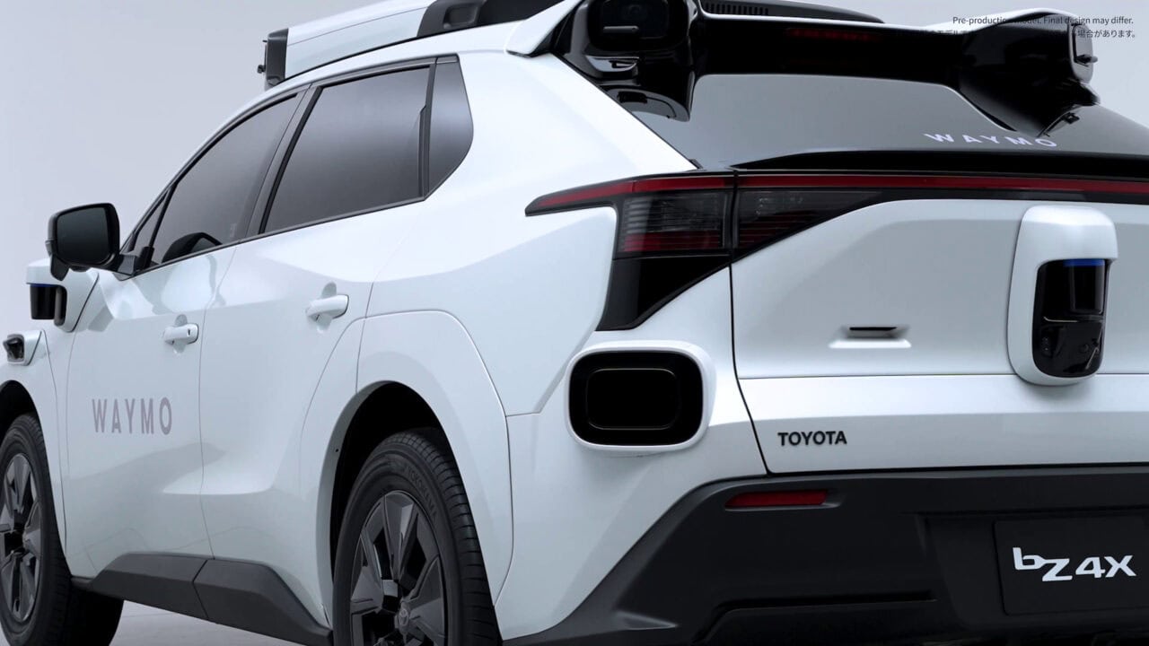 Waymo Toyota 自動車後方與側面視角.